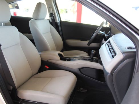 Used 2022 Honda HR-V LX image 13