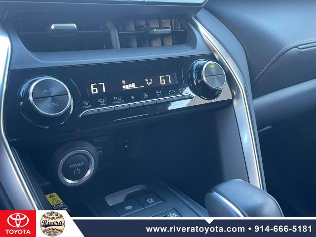 Used 2024 Toyota Venza LE AWD/4WD image 30
