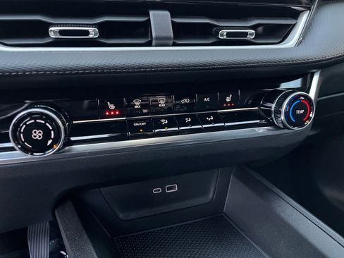 Used 2025 Chevrolet Equinox LT image 24