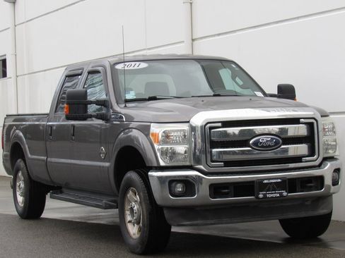 Used 2011 Ford F250 XLT w/ Camper Pkg image 2