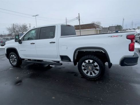 Used 2024 Chevrolet Silverado 2500 Custom w/ Custom Value Package image 6