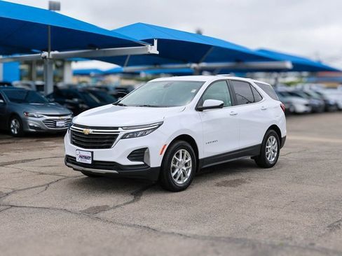 Used 2023 Chevrolet Equinox LT image 2