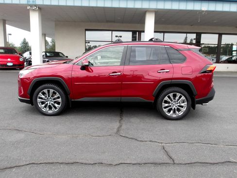 Used 2019 Toyota RAV4 Limited image 2