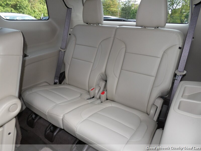 Used 2017 GMC Acadia Denali w/ Technology Package FWD image 13
