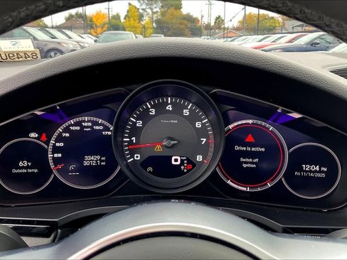 Used 2023 Porsche Cayenne Coupe image 21