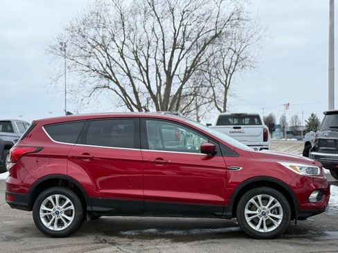 Certified 2019 Ford Escape SE image 32