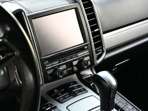 Used 2015 Porsche Cayenne Turbo AWD/4WD image 25