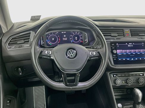 Used 2021 Volkswagen Tiguan SEL FWD image 17