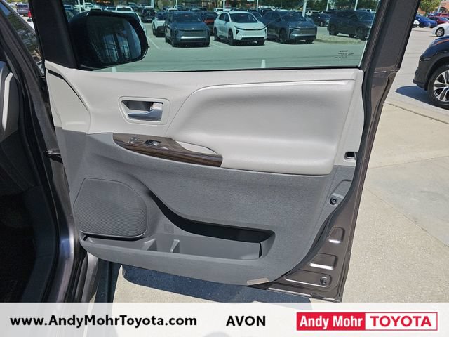 Used 2019 Toyota Sienna XLE w/ XLE Navigation Package FWD image 36