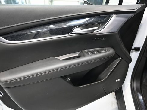 Used 2025 Cadillac XT5 Premium Luxury image 30