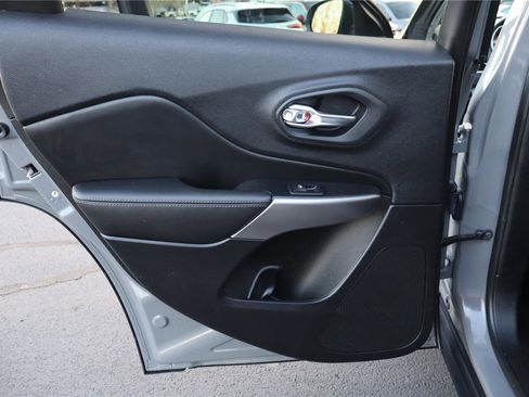 Used 2021 Jeep Cherokee Latitude Lux w/ Sun & Sound Group image 25