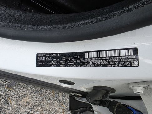 Used 2019 Jeep Wrangler Unlimited Sahara w/ Uconnect 4C Nav & Sound Group AWD/4WD image 10
