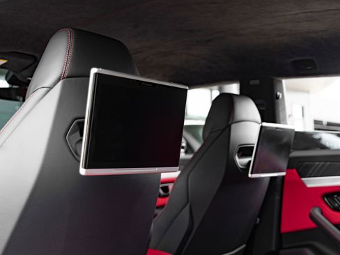 Used 2020 Lamborghini Urus image 37