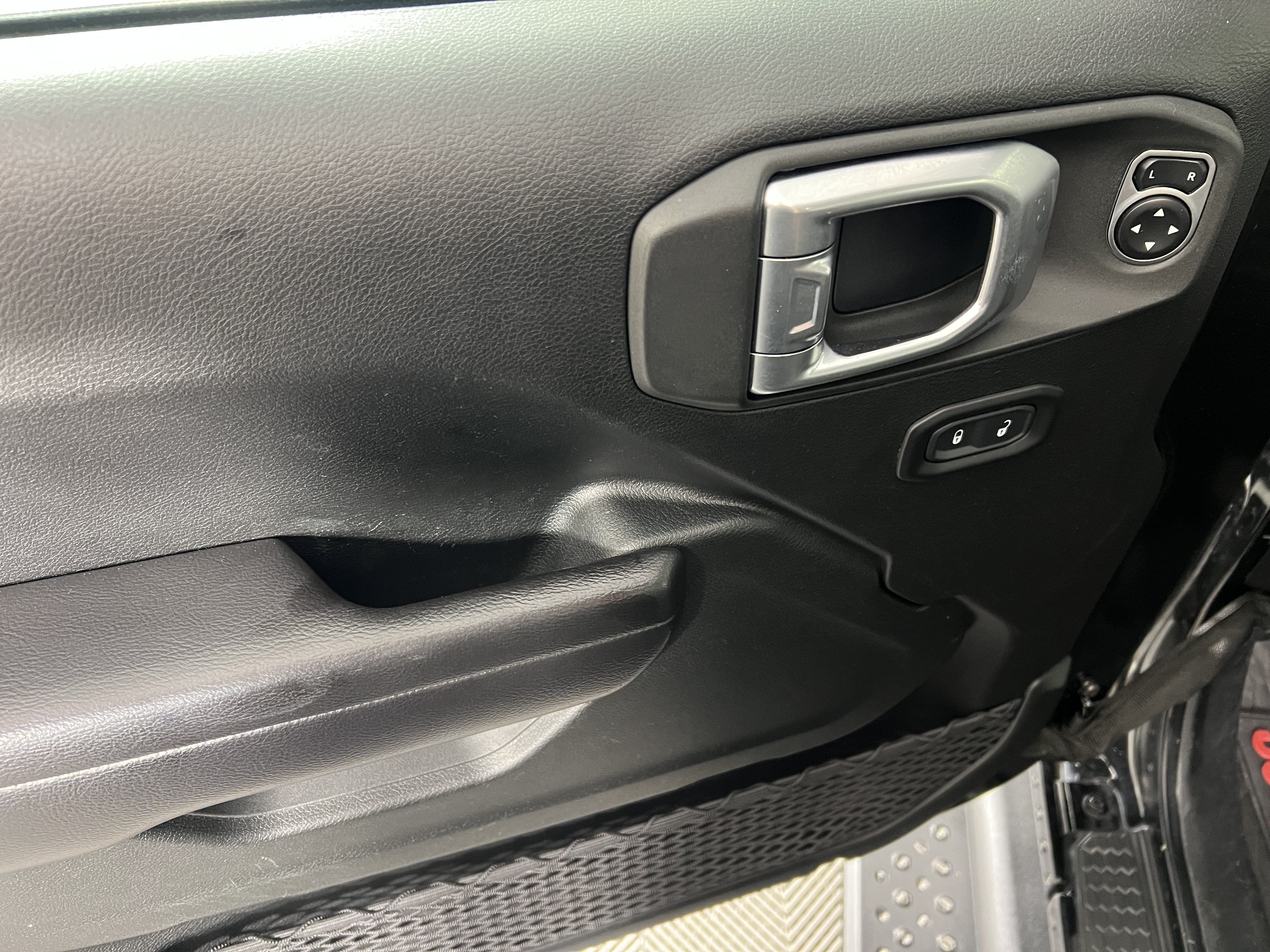 Used 2020 Jeep Wrangler Rubicon AWD/4WD image 17