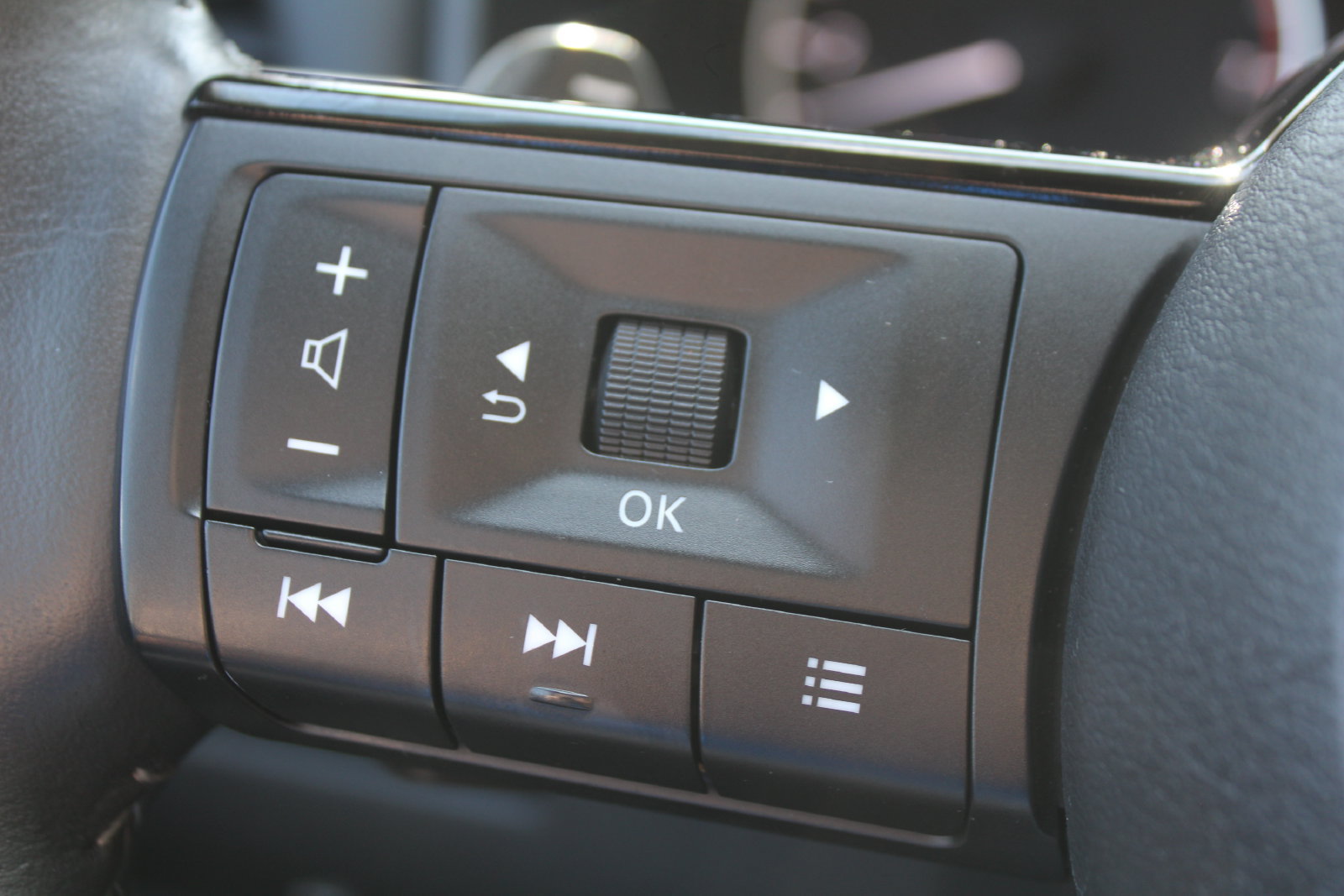 Used 2021 Nissan Rogue SL FWD image 32
