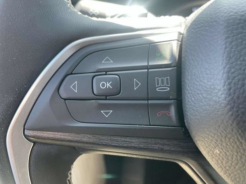 Certified 2025 Jeep Grand Cherokee Limited w/ Luxury Tech Group II AWD/4WD image 32