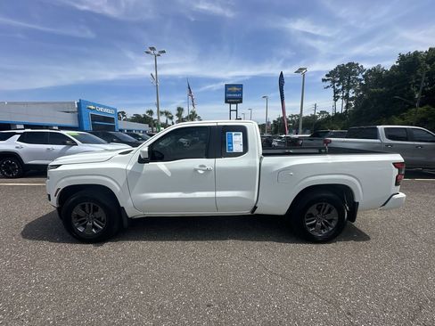 Used 2025 Nissan Frontier SV w/ SV Convenience Package RWD image 13