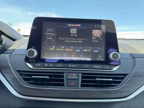 Used 2025 Nissan Altima 2.5 SV FWD image 26
