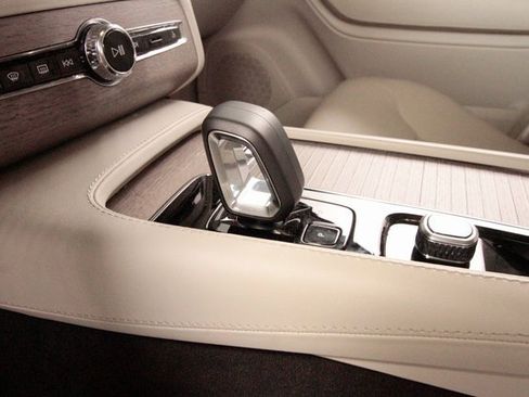 Used 2023 Volvo XC90 T8 Plus w/ Protection Package Premier image 31