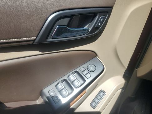 Used 2018 Chevrolet Suburban Premier RWD image 16