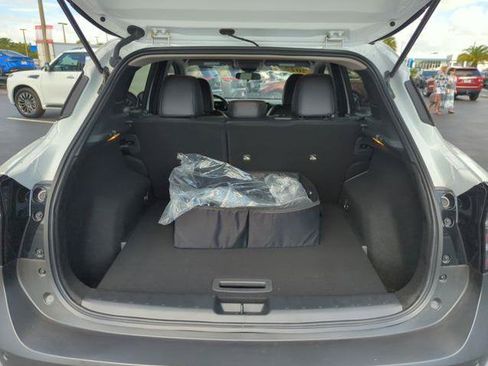 Certified 2025 Nissan Kicks SR FWD image 19