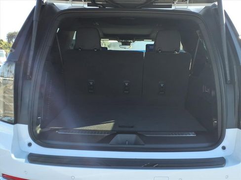 New 2026 Chevrolet Suburban Premier image 7