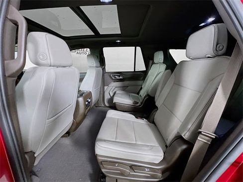 Used 2023 GMC Yukon SLT w/ SLT Luxury Package image 23