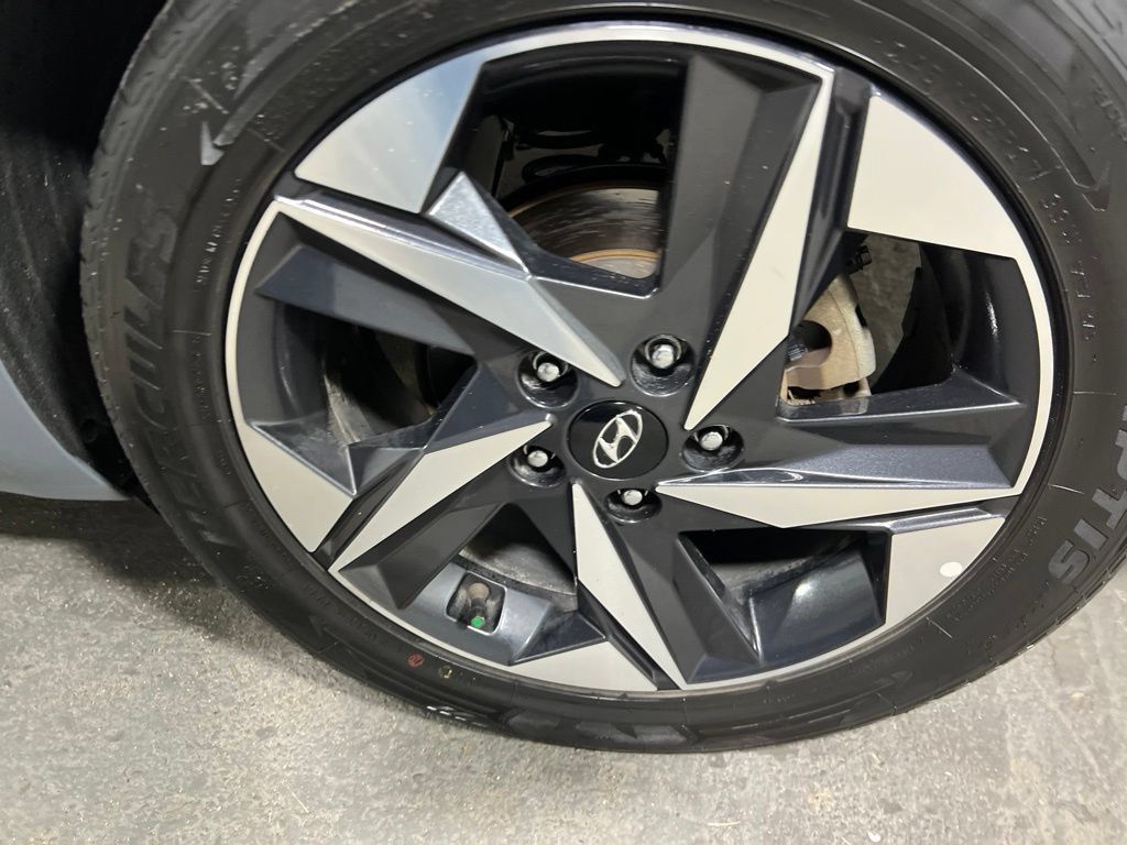 Used 2021 Hyundai Elantra Limited FWD image 36