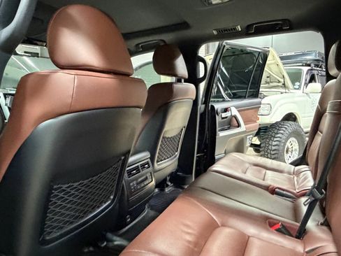 Used 2019 Toyota Land Cruiser AWD/4WD image 19