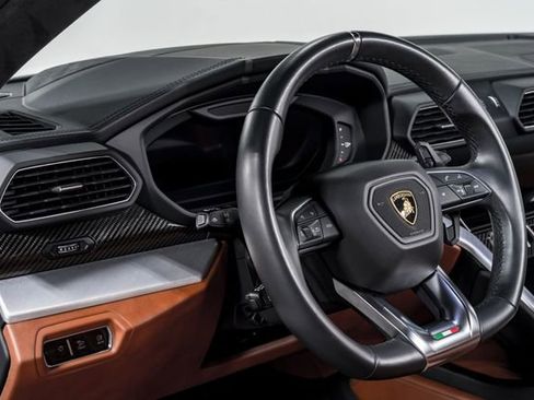Used 2022 Lamborghini Urus image 14
