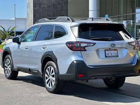 Certified 2025 Subaru Outback Premium image 6