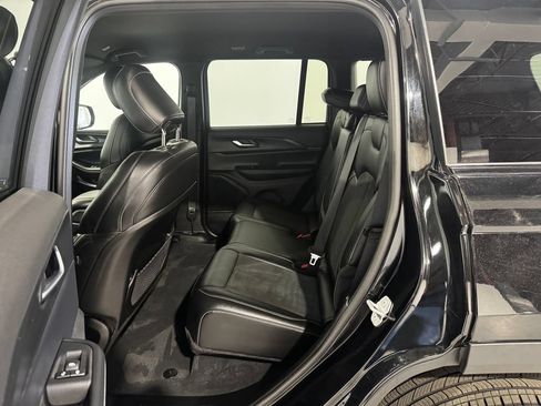 Used 2025 Jeep Grand Cherokee Altitude AWD/4WD image 22