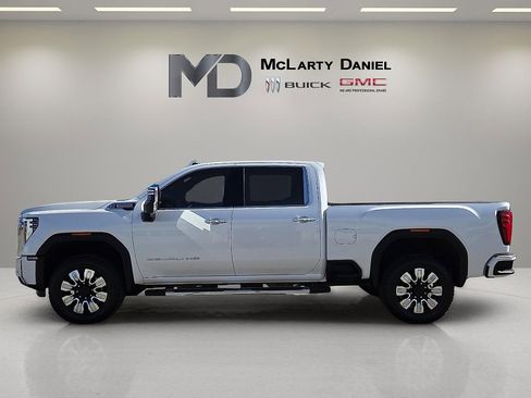 Used 2024 GMC Sierra 3500 Denali w/ Denali Reserve Package image 3
