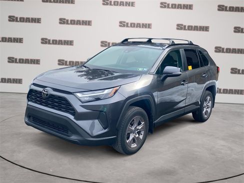 Used 2022 Toyota RAV4 XLE image 1