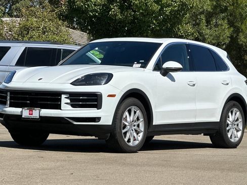 Used 2024 Porsche Cayenne AWD/4WD image 8