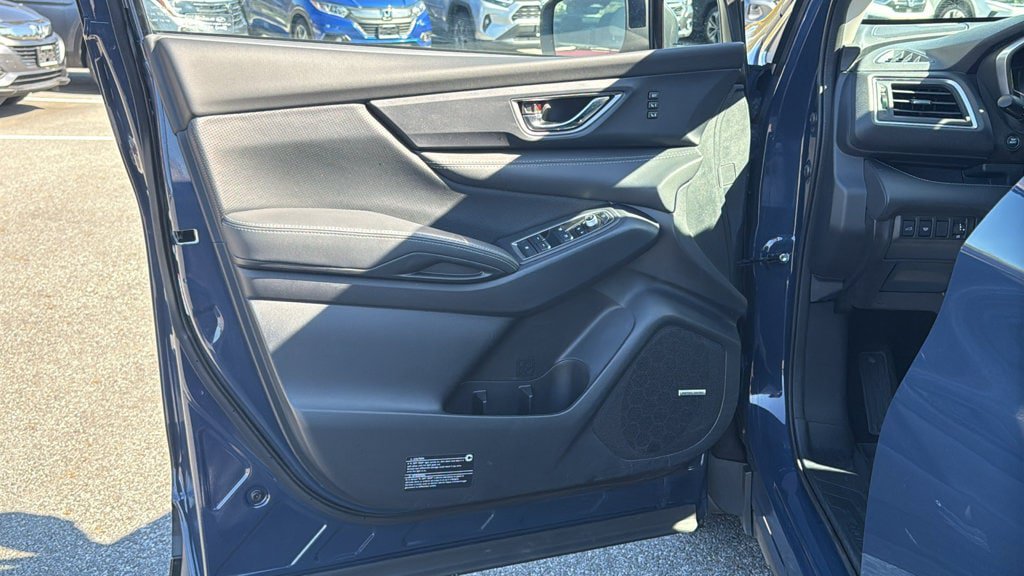 Used 2023 Subaru Ascent Limited w/ Technology Package AWD/4WD image 9
