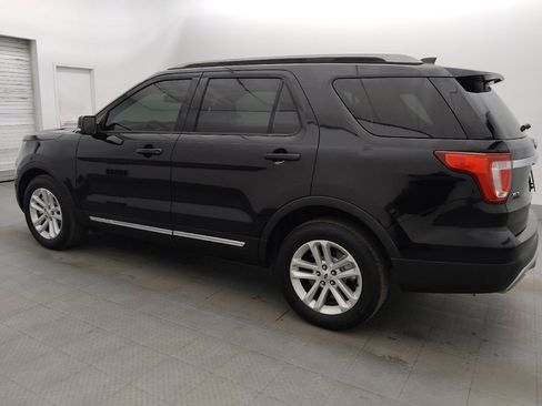 Used 2017 Ford Explorer XLT w/ Equipment Group 202A FWD image 3