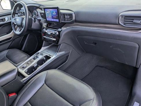 Used 2023 Ford Explorer Limited image 24