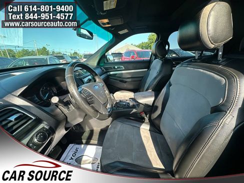Used 2017 Ford Explorer XLT w/ Equipment Group 202A AWD/4WD image 14
