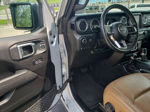 Used 2023 Jeep Wrangler Unlimited Sahara w/ Cold Weather Group AWD/4WD image 12