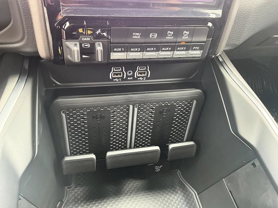 New 2026 RAM 5500 4x4 Crew Cab w/ Laramie Trim Package image 22