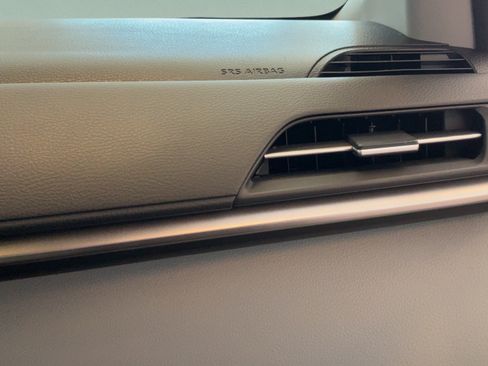 Certified 2025 Toyota Sienna XLE FWD image 37