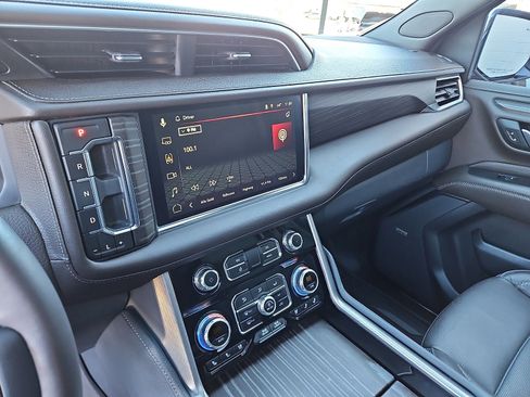 Used 2023 GMC Yukon Denali image 16