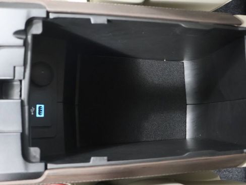 Used 2017 Ford Fusion Platinum image 32