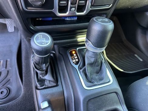 Used 2022 Jeep Wrangler Unlimited Sport image 25