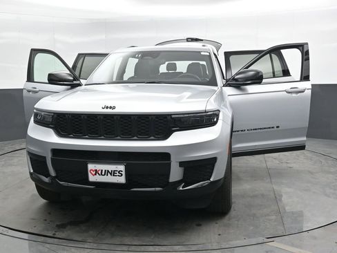 Used 2024 Jeep Grand Cherokee L Laredo image 50