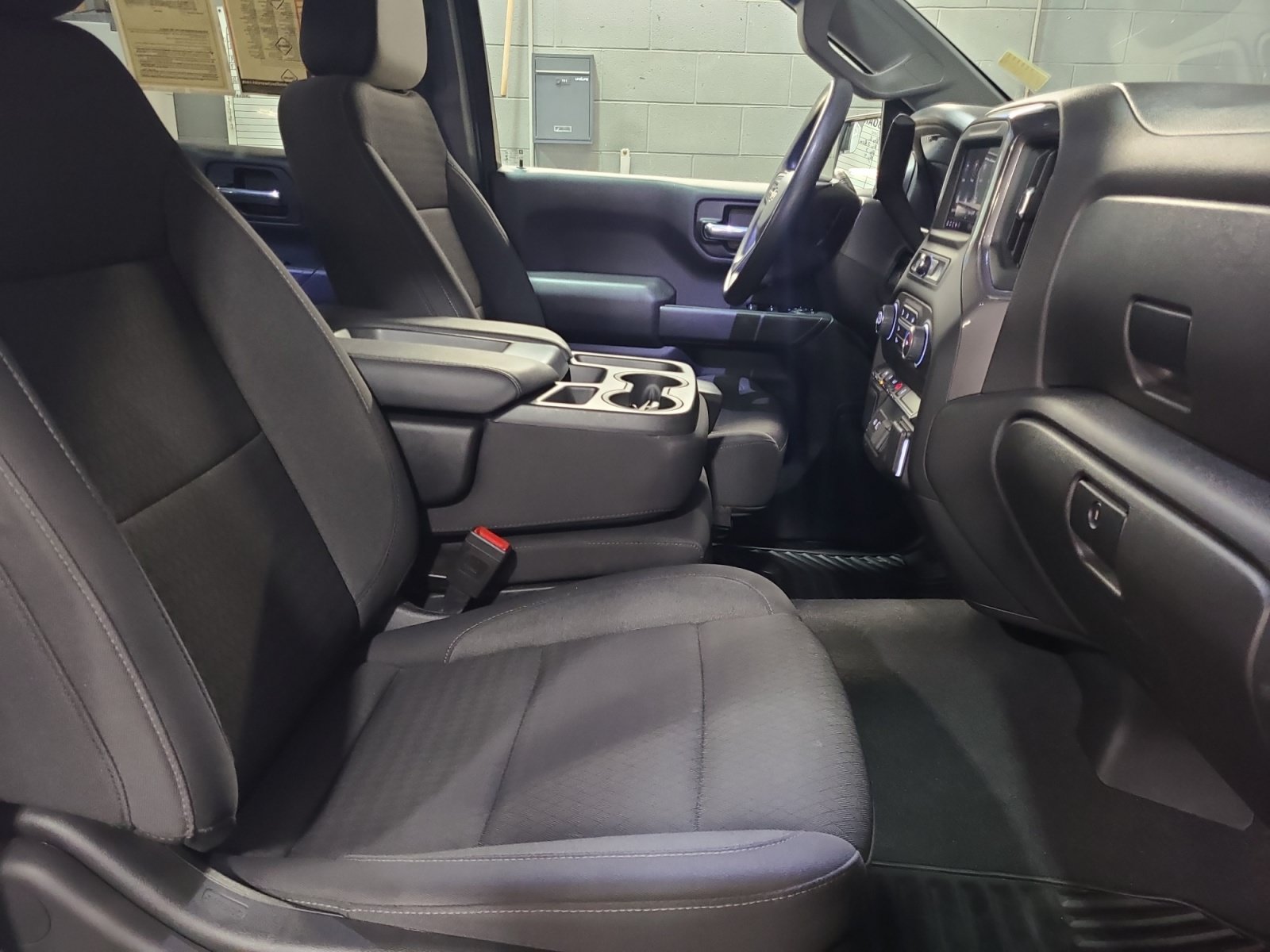Certified 2023 Chevrolet Silverado 1500 Custom AWD/4WD image 19