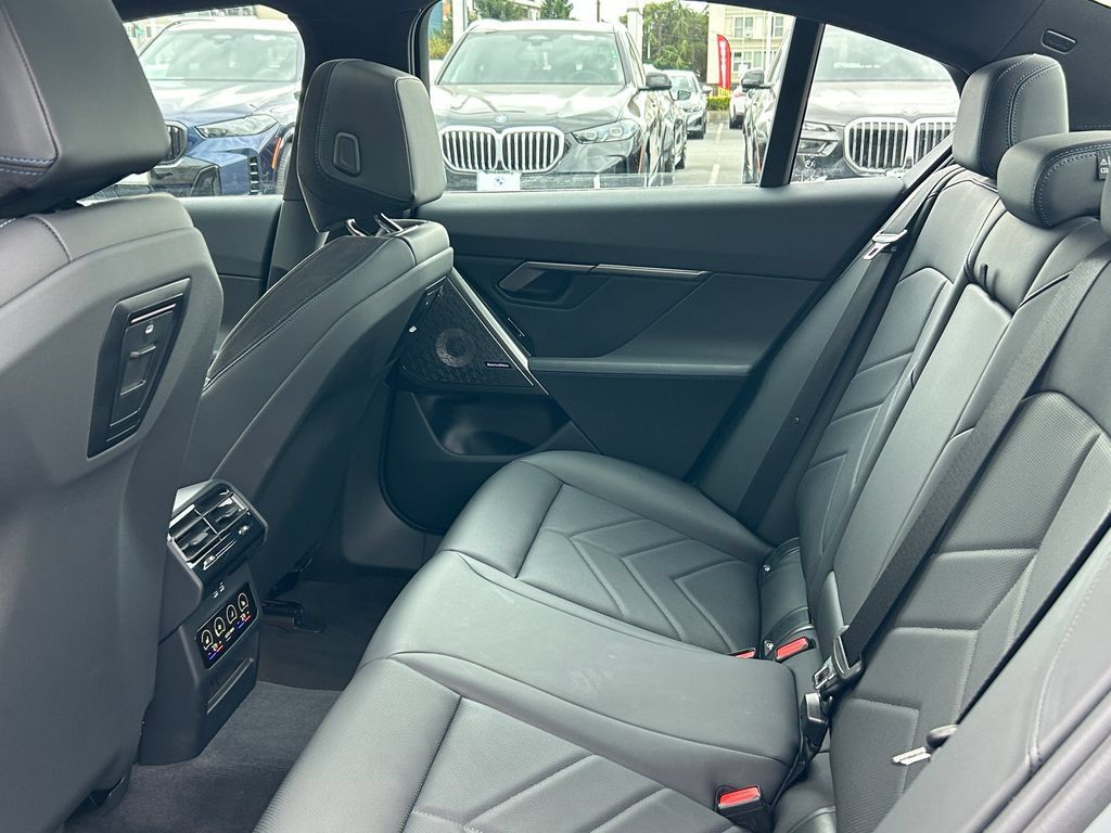 Used 2026 BMW 550e xDrive AWD/4WD image 30