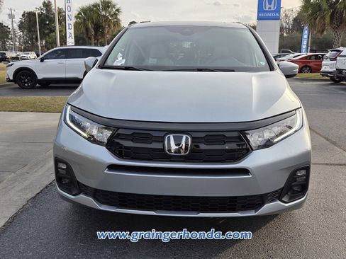 New 2026 Honda Odyssey Touring image 2