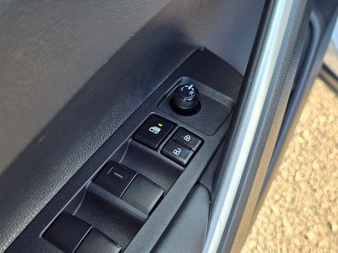 Used 2023 Toyota Corolla Cross XLE image 20